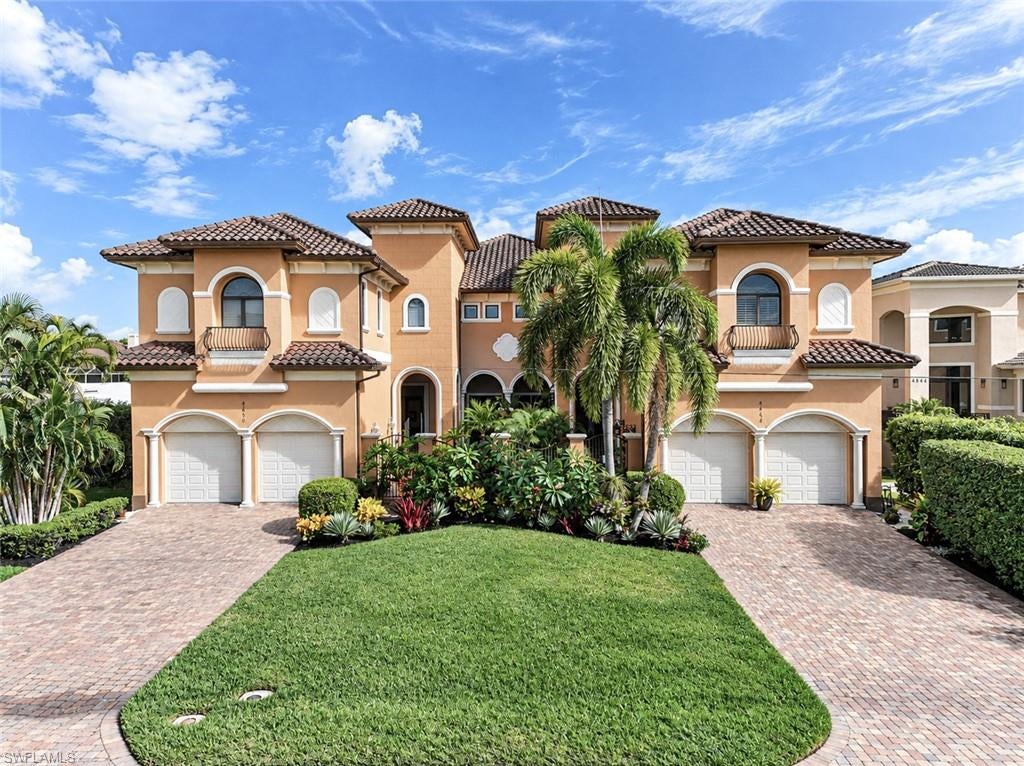 IMPERIAL SHORES - Residential