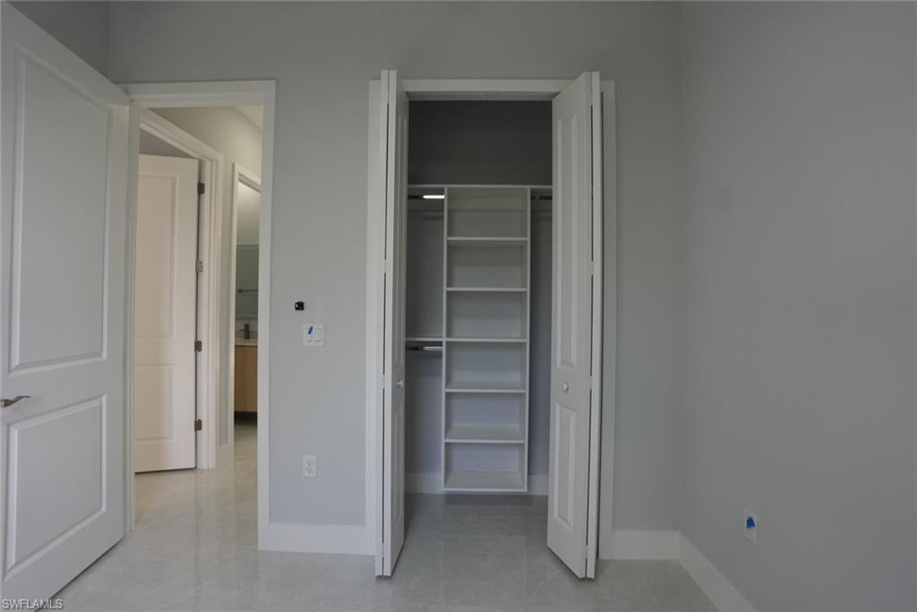 900 BUILDING - Residential