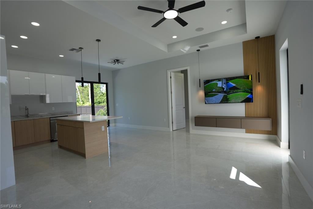 900 BUILDING - Residential