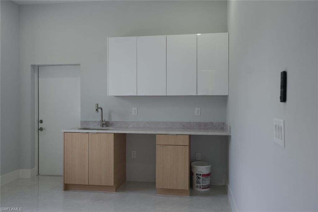 900 BUILDING - Residential
