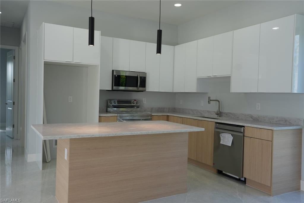 900 BUILDING - Residential