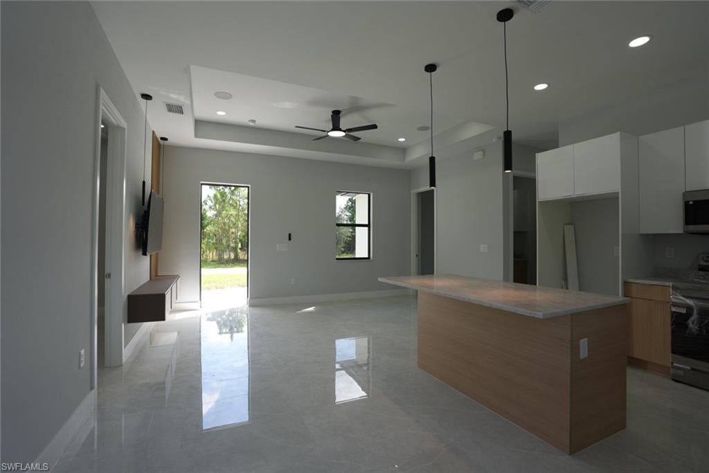 900 BUILDING - Residential