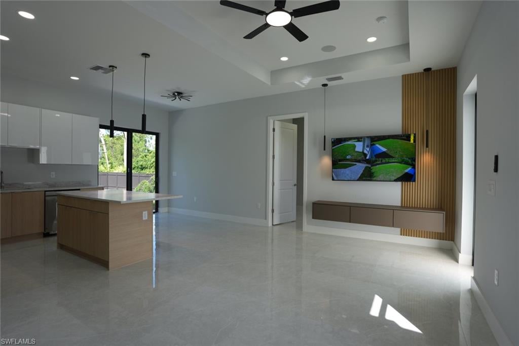 900 BUILDING - Residential
