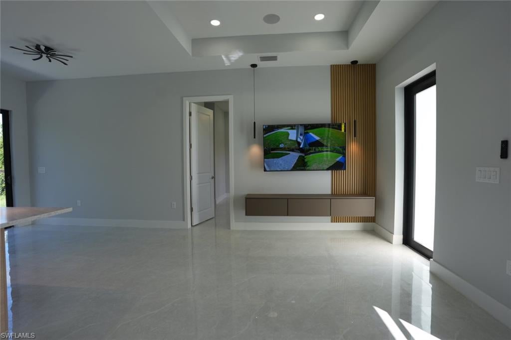 900 BUILDING - Residential