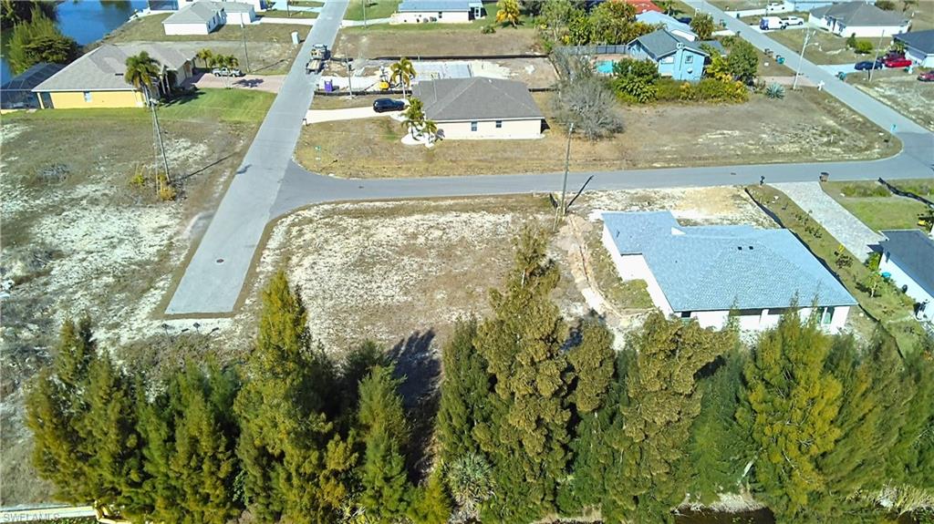 CAPE CORAL - Land