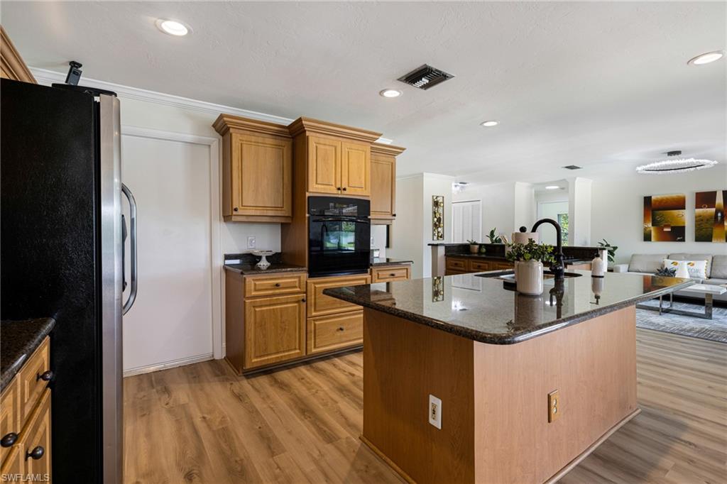 RIVER OAKS - Residential