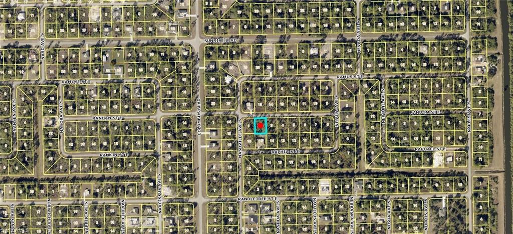An exciting opportunity awaits in this growing area! Be part of a vibrant community where new construction is booming. This prime location puts you close to fantastic golf, shopping, and dining options. Enjoy the added perk of being just a short drive from Fort Myers and Punta Gorda airports, two major spring training destinations, and sun-drenched beaches!