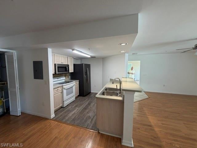 FOUR MILE COVE - Residential