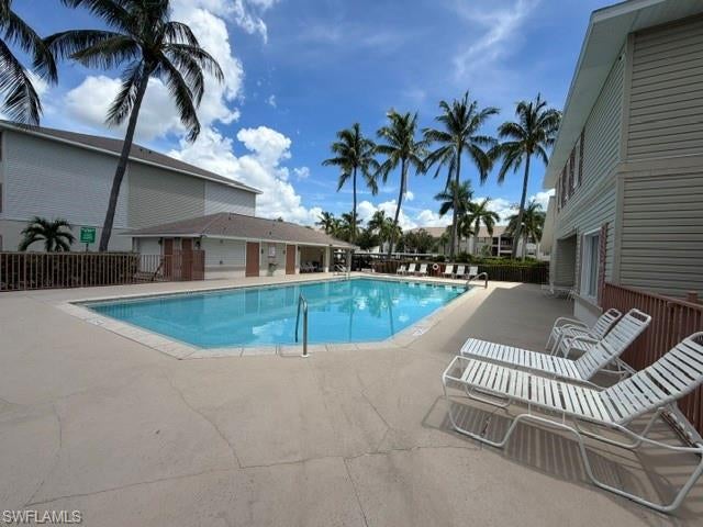 FOUR MILE COVE - Residential