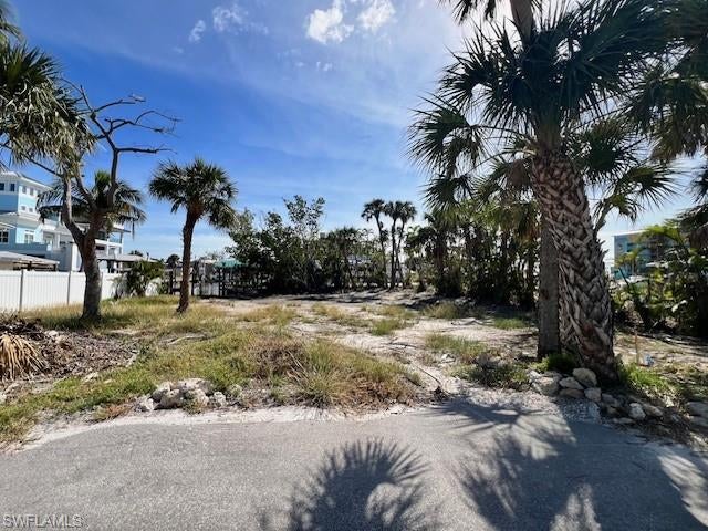 VENETIAN GARDENS - Land
