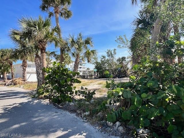 VENETIAN GARDENS - Land