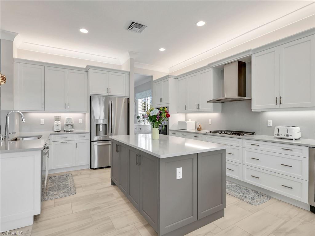 VALENCIA TRAILS - Residential