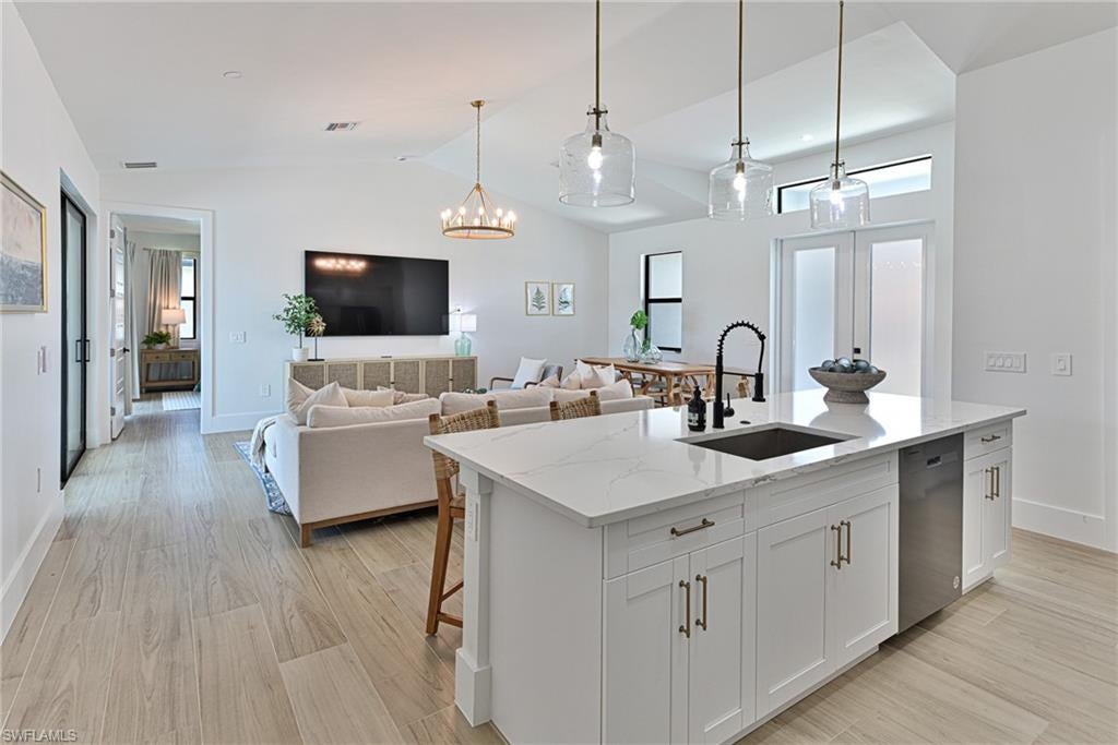 LITTLE HICKORY SHORES - Residential