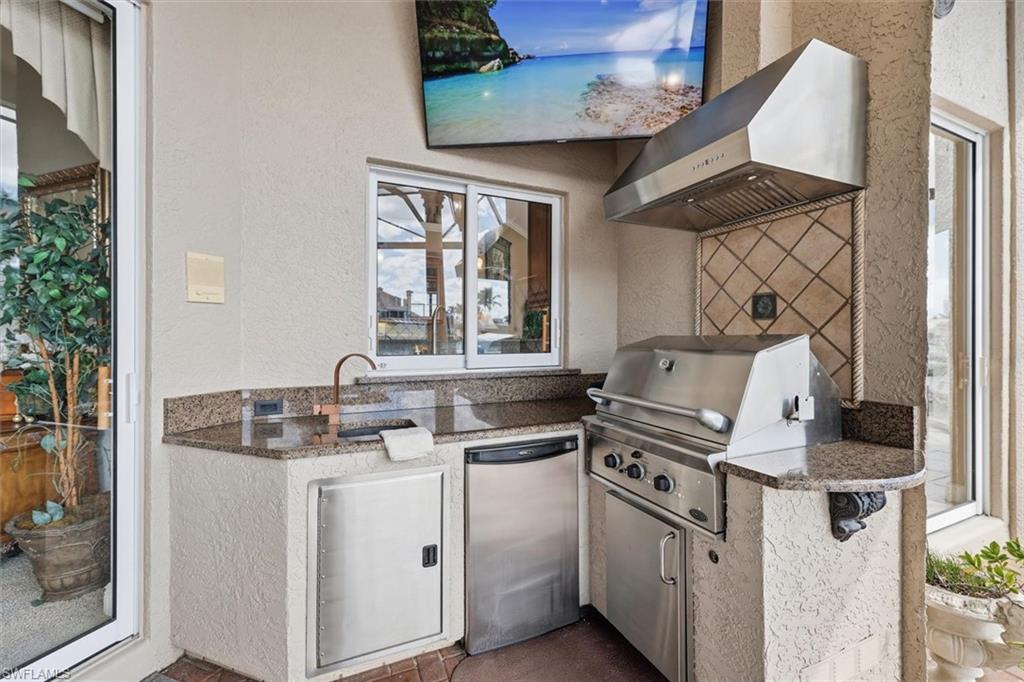 FOUR MILE COVE - Residential