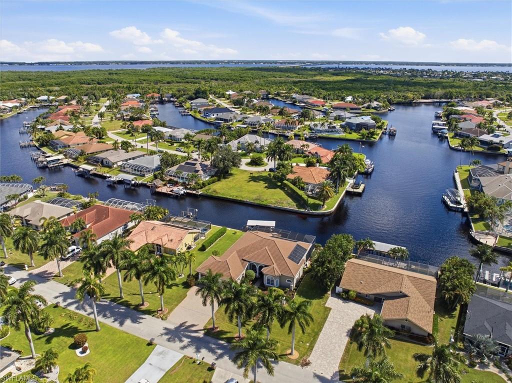 FOUR MILE COVE - Residential