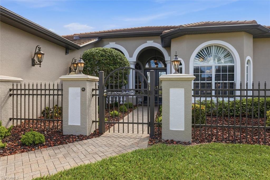FOUR MILE COVE - Residential