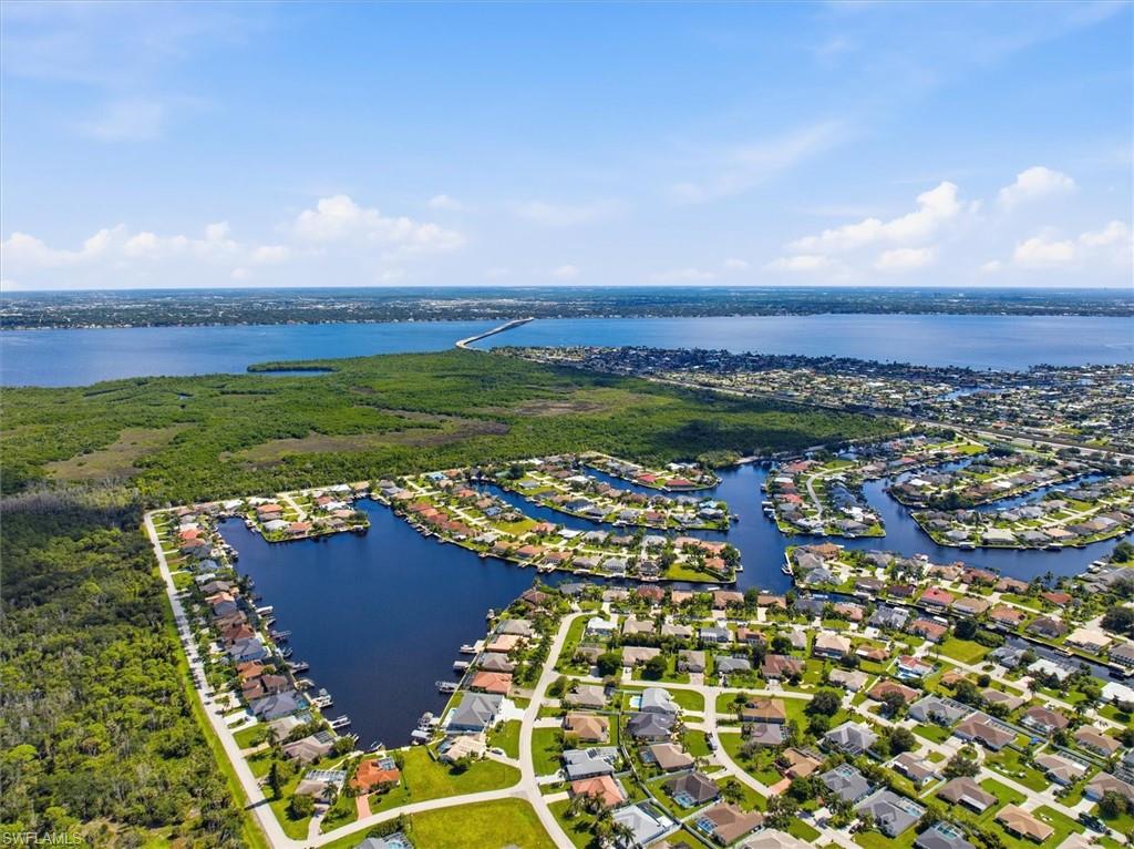 FOUR MILE COVE - Residential