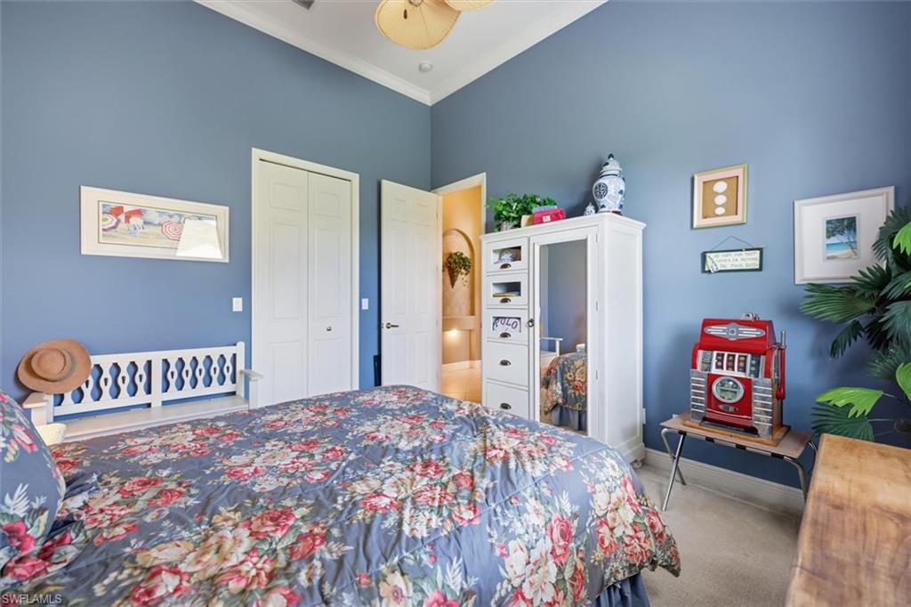 FOUR MILE COVE - Residential