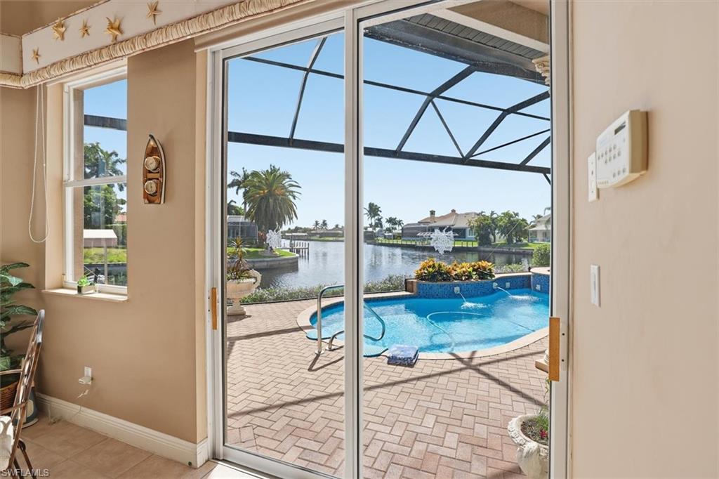 FOUR MILE COVE - Residential