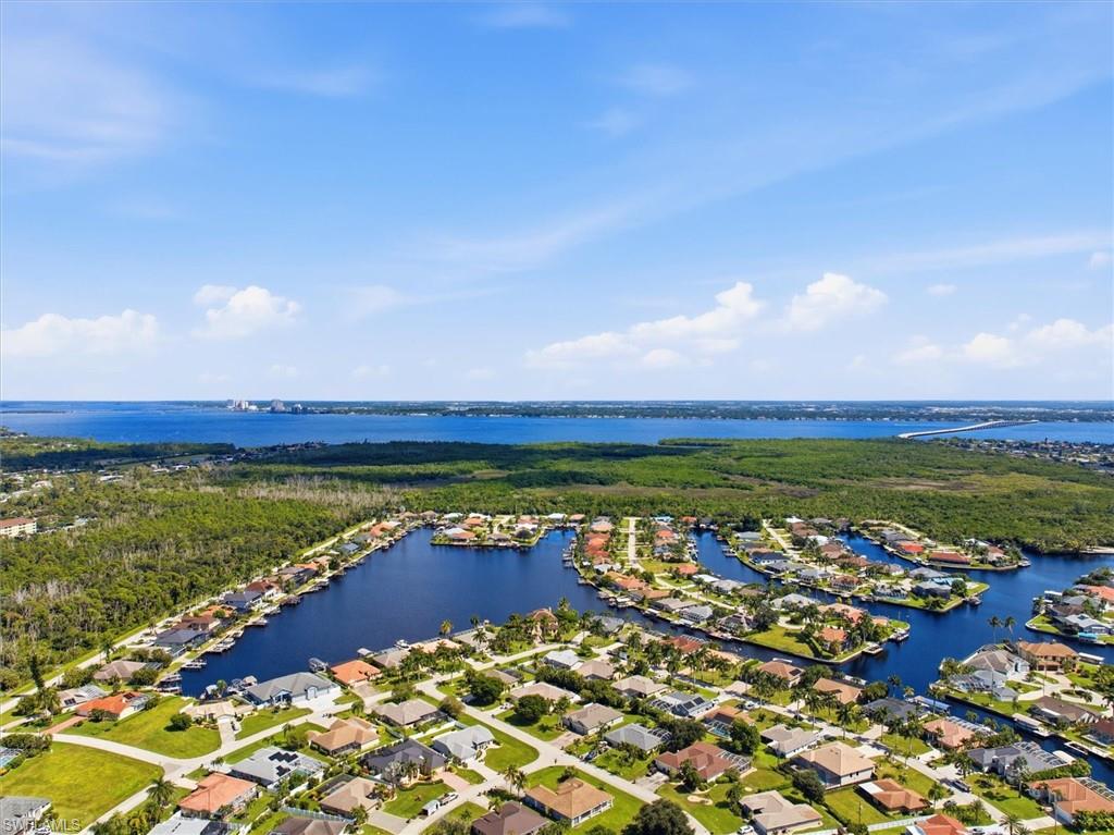 FOUR MILE COVE - Residential