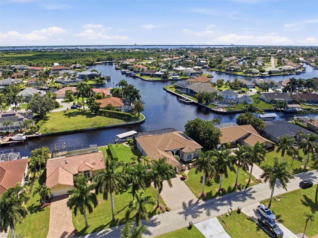 FOUR MILE COVE - Residential