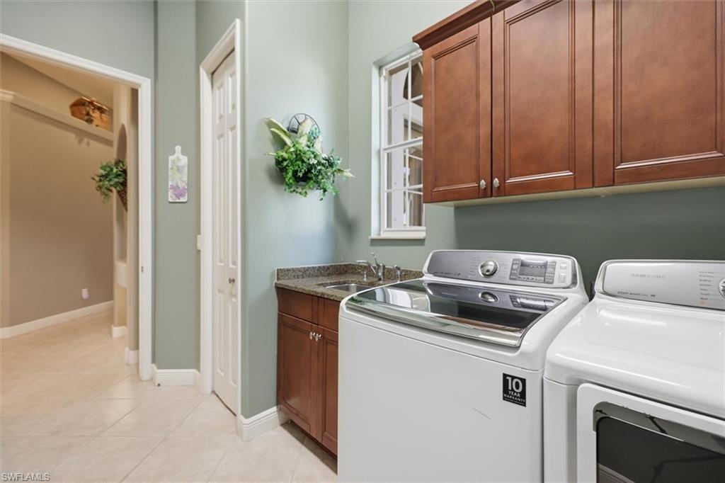 FOUR MILE COVE - Residential