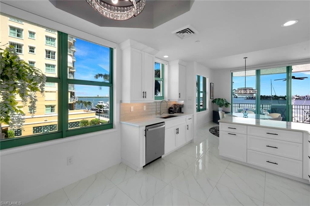 PIER 81 CONDOMINIUM - Residential