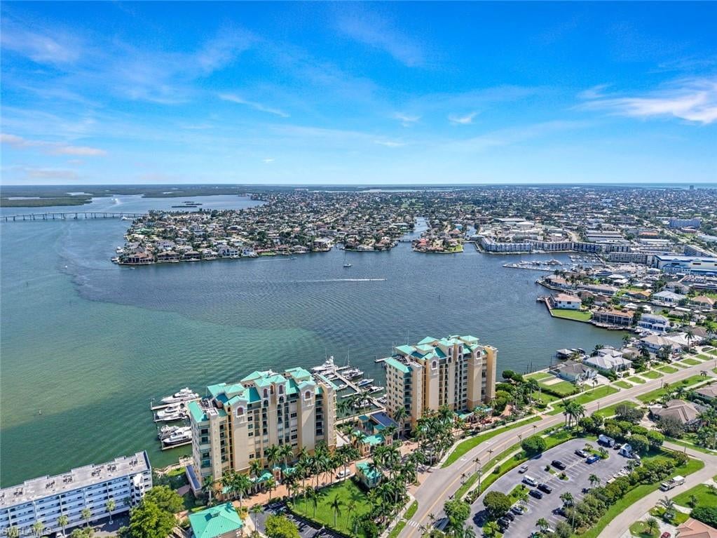 PIER 81 CONDOMINIUM - Residential
