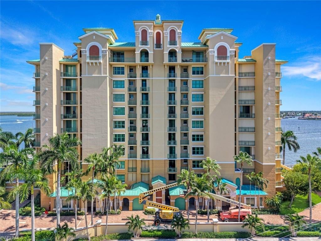 PIER 81 CONDOMINIUM - Residential