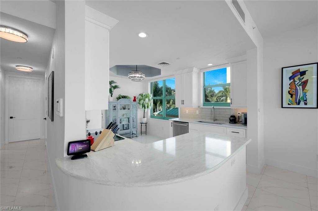 PIER 81 CONDOMINIUM - Residential