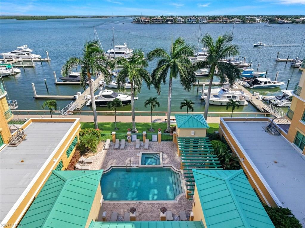 PIER 81 CONDOMINIUM - Residential