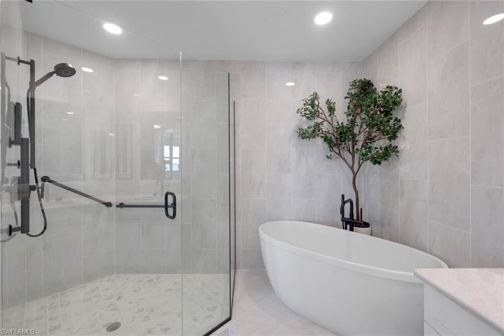 PIER 81 CONDOMINIUM - Residential
