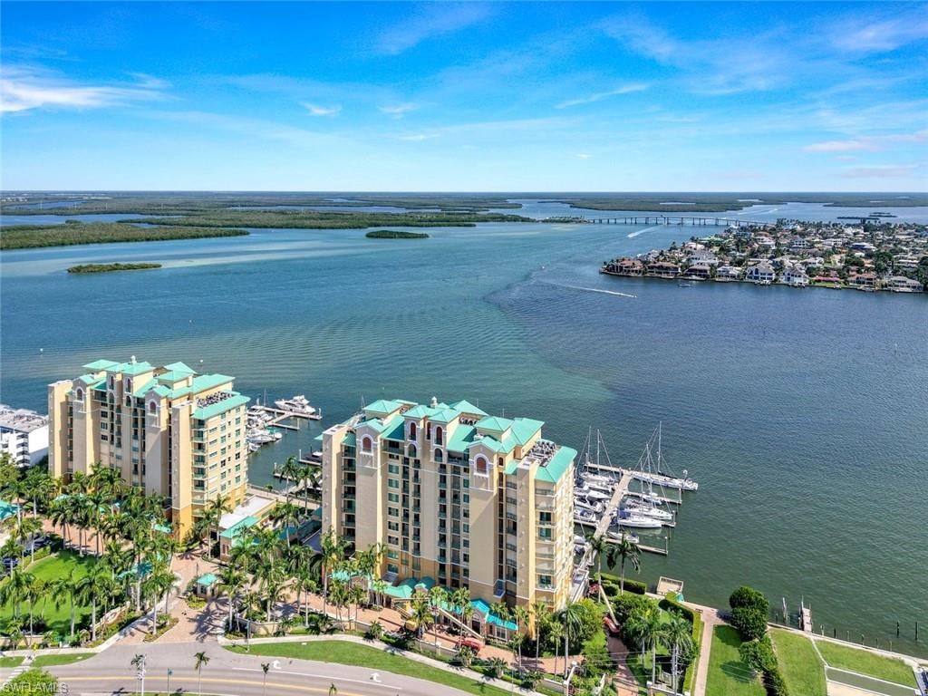PIER 81 CONDOMINIUM - Residential