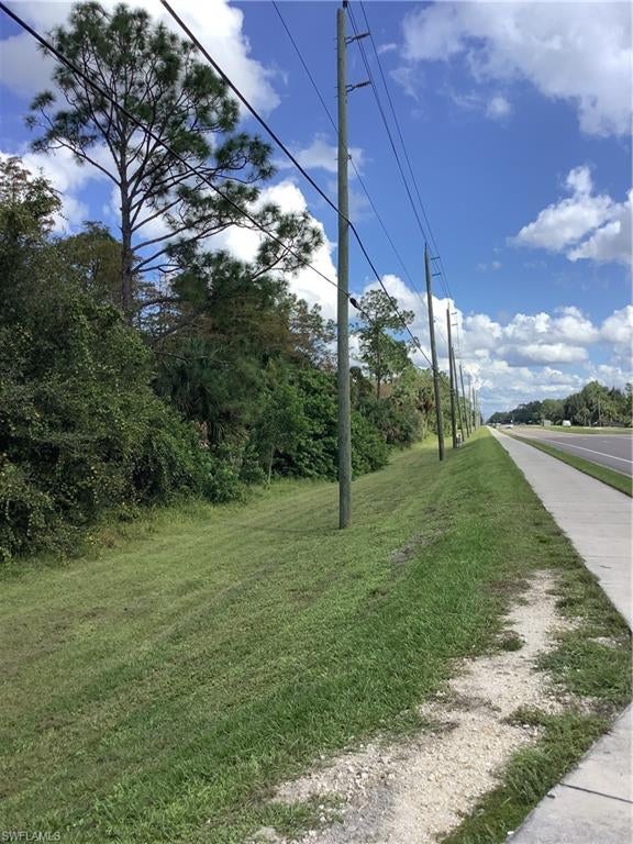 Welcome to beautiful Golden Gate Estates, perfect Country living at its best!  Close to groceries stores, schools, banks, all amenities and yet not to far from the beautiful Naples Beaches!