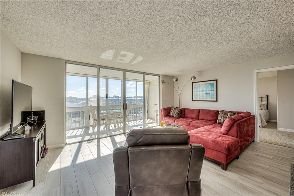 CRECIENTE CONDO EAST - Residential