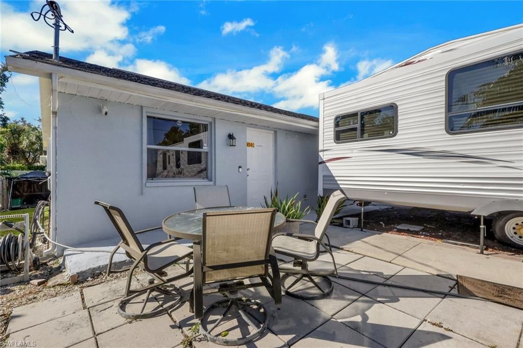 SAN CARLOS PARK - Residential Income