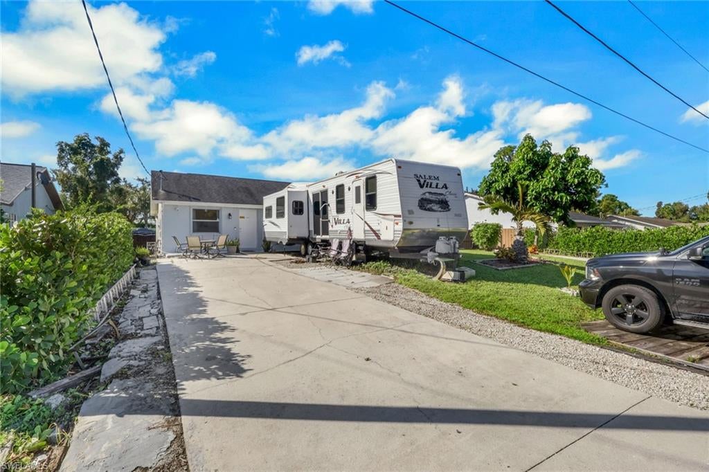SAN CARLOS PARK - Residential Income