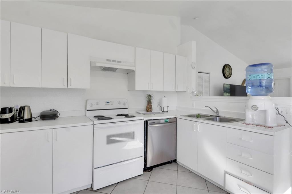 SAN CARLOS PARK - Residential Income