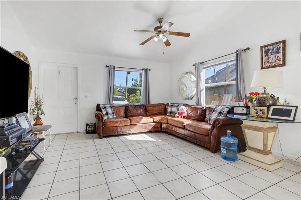 SAN CARLOS PARK - Residential Income
