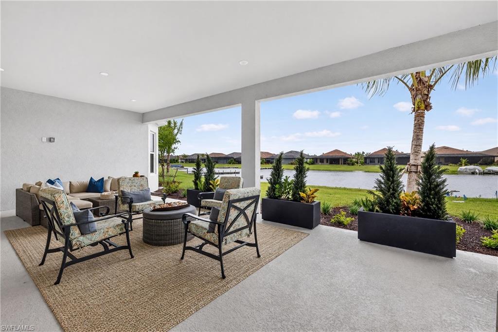 ESPLANADE LAKE CLUB - Residential