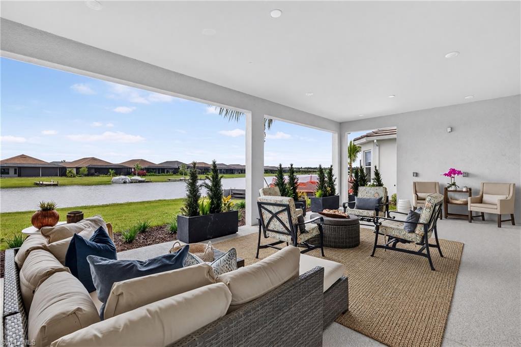 ESPLANADE LAKE CLUB - Residential