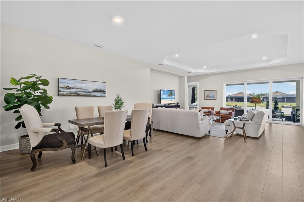 ESPLANADE LAKE CLUB - Residential