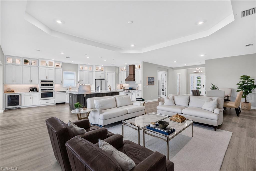 ESPLANADE LAKE CLUB - Residential