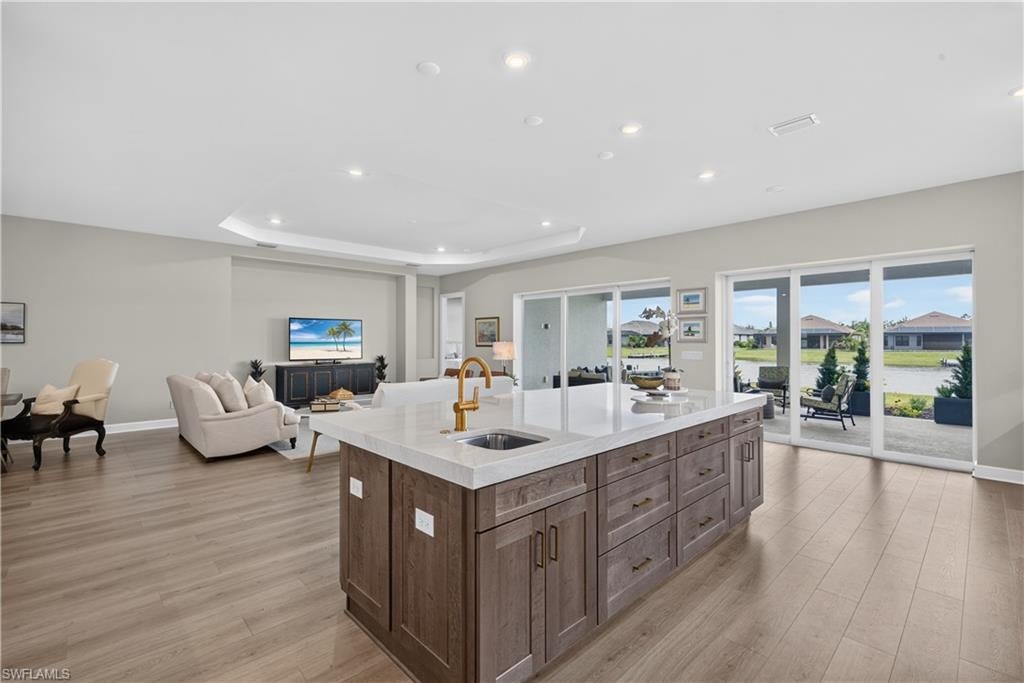 ESPLANADE LAKE CLUB - Residential