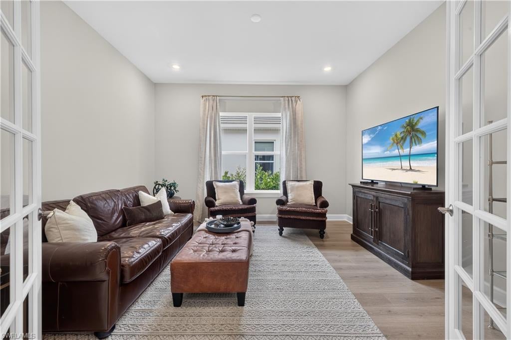 ESPLANADE LAKE CLUB - Residential
