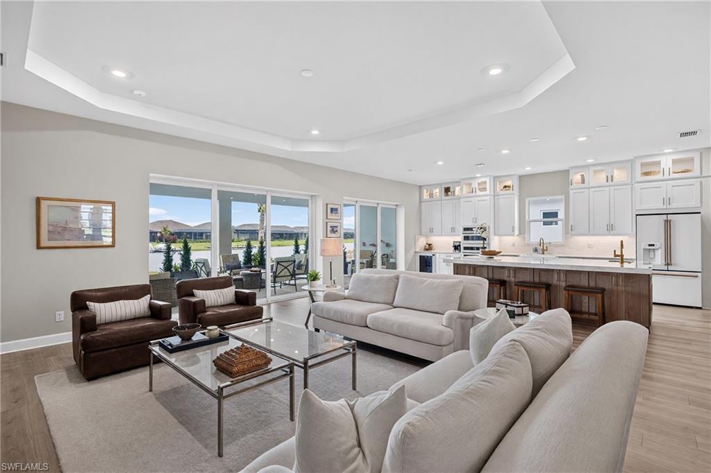 ESPLANADE LAKE CLUB - Residential