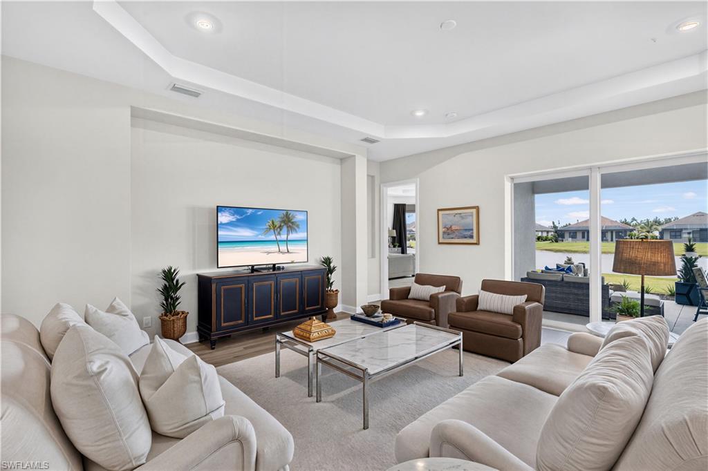 ESPLANADE LAKE CLUB - Residential
