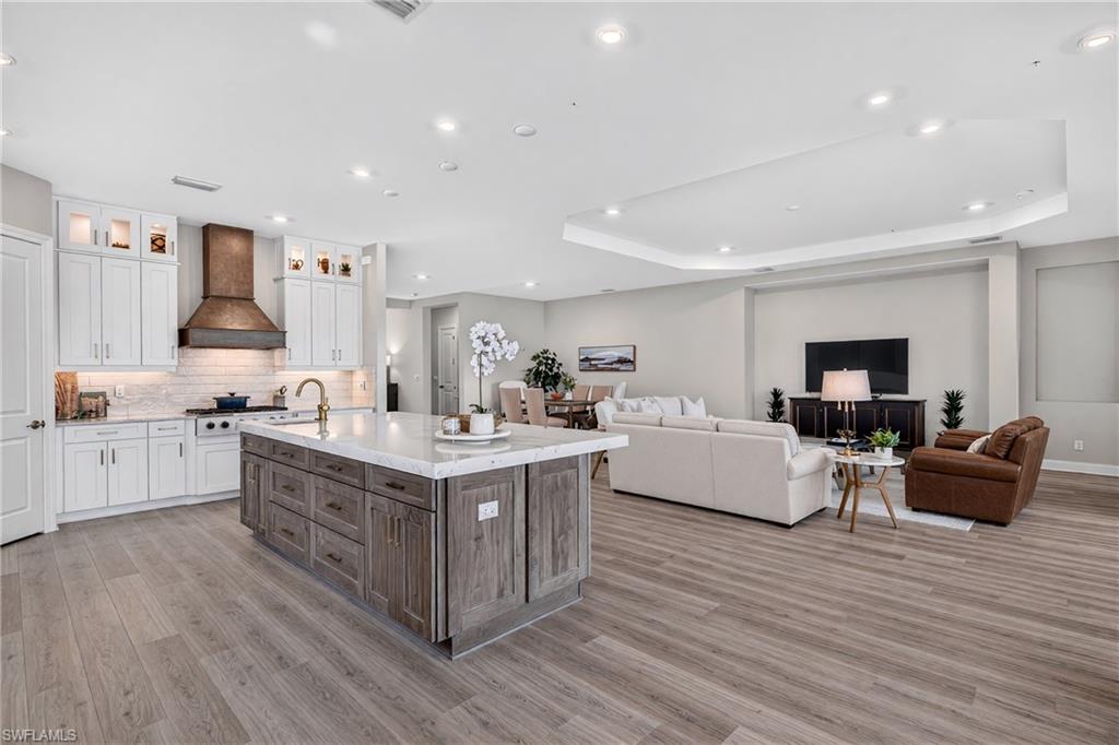 ESPLANADE LAKE CLUB - Residential