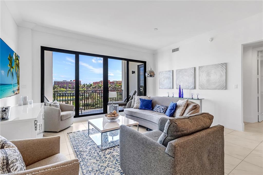 NAPLES SQUARE - Residential Lease