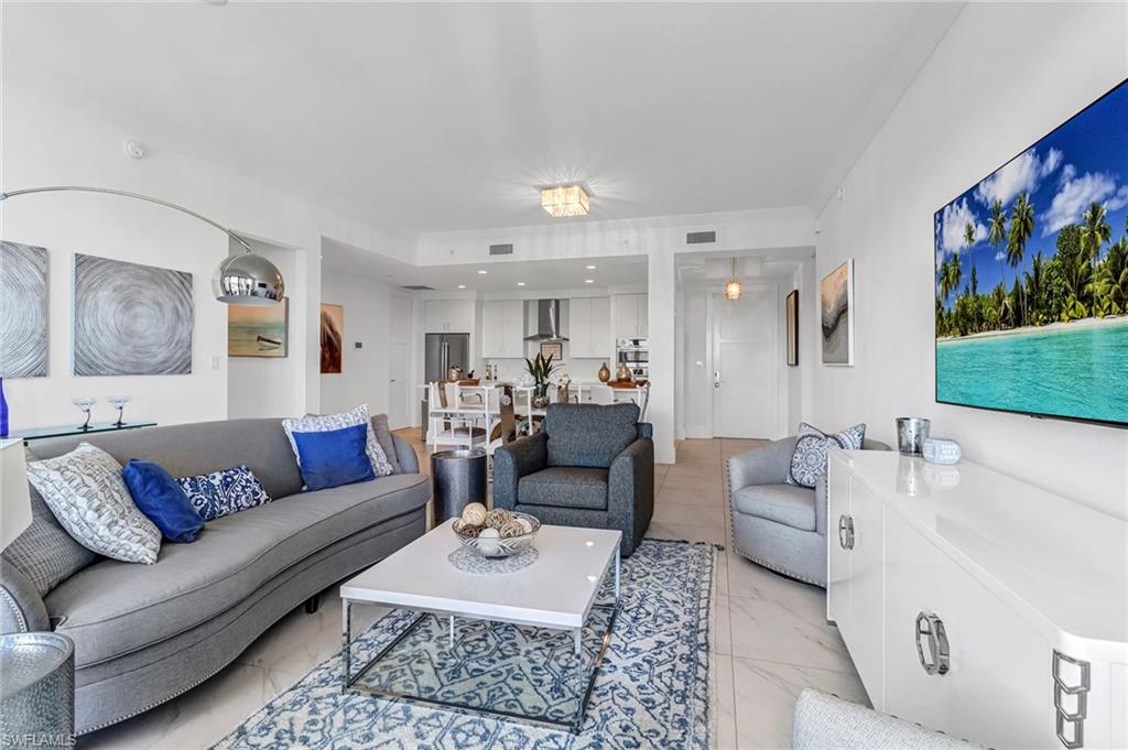 NAPLES SQUARE - Residential Lease